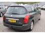 Peugeot 308 SW 1.6 e-HDi Blue Lease Executive Climate control, Automaat, Panoramadak, Trekhaak, Elektrische ramen, Cruise control