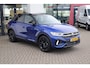 Volkswagen T-Roc 1.5 TSI R-Line 150PK / 110 kW, LED Matrix (IQ.Lights), achteruitrijcamera (rear view), Beats® audiosysteem, panoramadak, verwarmbare voorstoelen, verkeersborddetectie, Apple Carplay & Android Auto, Alarm klasse III, full map navigatie, DAB+, adaptieve cruise control (acc), parkeersensoren voor en achter (pdc), digital cockpit pro, keyless start & entry, elektrisch verstel-, verwarm- en inklapbare buitenspiegels, draadloos telefoon laden, elektrische achterklep, R-Line in- en exterieur