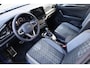 Volkswagen T-Roc 1.5 TSI R-Line 150PK / 110 kW, LED Matrix (IQ.Lights), achteruitrijcamera (rear view), Beats® audiosysteem, panoramadak, verwarmbare voorstoelen, verkeersborddetectie, Apple Carplay & Android Auto, Alarm klasse III, full map navigatie, DAB+, adaptieve cruise control (acc), parkeersensoren voor en achter (pdc), digital cockpit pro, keyless start & entry, elektrisch verstel-, verwarm- en inklapbare buitenspiegels, draadloos telefoon laden, elektrische achterklep, R-Line in- en exterieur