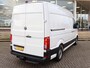 Volkswagen Crafter 35 2.0 TDI 140 PK L3H3 + WERKPLAATS INRICHTING + TREKHAAK 3000 KG | CAMERA | DAB | APPLE CARPLAY