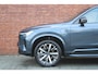 Volvo XC90 T8 Plug-in hybrid AWD Ultra Dark | Facelift! | 360 graden camera | Harman & Kardon audiosysteem | Adaptive cruise control | Panoramisch dak | Head-up display | Lichtmetalen velgen 21''