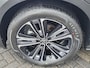 Toyota bZ4X PREMIUM 71 KWH Toyota bZ4X Premium 71 kWh NIEUW VOORRAADVOORDEEL VAN €56.450 VOOR €49.400! 3-FASE LEDER PANODAK STOELVERW/KOELING STUURVERW NAVI 360-CAMERA APPLE/ANDROID AD-CRUISE CLIMA WARMTEPOMP
