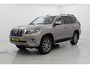 Toyota Land Cruiser 7 pers. 2.8 D-4D Executive | Panoramadak | Trekhaak | Treeplanken | Stoel-/achterbankverwarming | Stoelventilatie | Leder | Dodehoek detectie | JBL