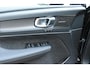 Volvo XC40 B4 211PK Automaat Plus Dark / Lighting Pack / Connect Nubuck bekleding / 20'' velgen / Extra getint glas