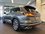 Volkswagen Touareg 3.0 TSi eHybrid 4MOTION | Panoramadak | Elek. inklapbare trekhaak | BTW AUTO | Adaptieve cruise control | Keyless | Lederen bekleding | Elek. verstelbare stoelen | Lane assist | Climate control | Apple carplay | Navigatie | Sfeerverlichting