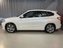 BMW X1 xDrive25e High Executive M Sport 18"/Stoelverwarming/Sportstoelen/Elektrische Klep/LED/DAB/Navigatie/PDC