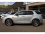 Land Rover Discovery Sport P300e 1.5 R-Dynamic PANO WINDSOR-LEER MEMORY ELEK.TREKHAAK 20"LMV CAMERA RUITVERWARMING MERIDIAN GSM-LADER ELEK.LAADKLEP 4x4 STOELVERW. ZWARTE-HEMEL NAVI