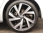 Volkswagen Golf 1.5 eTSI R-Line Business | PANORAMADAK | IQ LIGHTS | STOEL + STUURVERWARMING | APPLE CARPLAY | KEYLESS | SFEERVERLICHTING | ADAPTIEVE CRUISE CONTROL |