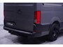 Volkswagen Crafter 2.0 TDI 140 pk L3H3 Navi, Camera, 18" LMV Trekhaak 3.000 kg, Grijs Wrap, Sidebars, 3-Zits