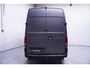 Volkswagen Crafter 2.0 TDI 140 pk L3H3 Navi, Camera, 18" LMV Trekhaak 3.000 kg, Grijs Wrap, Sidebars, 3-Zits