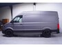 Volkswagen Crafter 2.0 TDI 140 pk L3H3 Navi, Camera, 18" LMV Trekhaak 3.000 kg, Grijs Wrap, Sidebars, 3-Zits