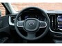 Volvo XC60 T6 Automaat AWD Core Bright | Adaptieve Cruise Control | Pilot Assist | Panoramisch schuif-/kanteldak | Elektrisch bedienbare voorstoelen | Geheugenfunctie voorstoelen | Stoelverwarming | Stuurwielverwarming | Pre-Conditionering