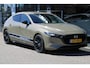 Mazda 3 HB 2.0 e-SkyActiv-G 150 M Hybrid Nagisa , Demovoordeel € 5.090,-, Bruin Leder, Bose, Navi, Adap.Cruise, Clima, Apple Carplay, Camera, PDC, HUD, Stoelverwarming, 18" LMV