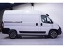 Opel Movano 2.2D 140 pk L2H2 Black&White Edition Navi Camera, 18" LMV, Treeplanken, Airco ECC, Nieuw, 3-Zits