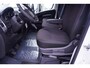 Opel Movano 2.2D 140 pk L2H2 Black&White Edition Navi Camera, 18" LMV, Treeplanken, Airco ECC, Nieuw, 3-Zits