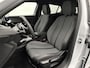 Peugeot 2008 SUV Allure Hybrid 136pk Automaat | Navigatie via Apple Carplay / Android Auto | Achteruitrijcamera | Stoelverwarming | Climate Control | Cruise Control | Parkeersensoren v+a | Armsteun | Digitaal instrumentenpaneel | DAB+ radio | Led koplampen | Donker getint glas | 17" lichtmetalen velgen |