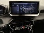 Peugeot 2008 SUV Allure Hybrid 136pk Automaat | Navigatie via Apple Carplay / Android Auto | Achteruitrijcamera | Stoelverwarming | Climate Control | Cruise Control | Parkeersensoren v+a | Armsteun | Digitaal instrumentenpaneel | DAB+ radio | Led koplampen | Donker getint glas | 17" lichtmetalen velgen |