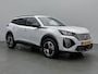 Peugeot 2008 SUV Allure Hybrid 136pk Automaat | Navigatie via Apple Carplay / Android Auto | Achteruitrijcamera | Stoelverwarming | Climate Control | Cruise Control | Parkeersensoren v+a | Armsteun | Digitaal instrumentenpaneel | DAB+ radio | Led koplampen | Donker getint glas | 17" lichtmetalen velgen |
