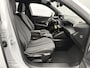 Peugeot 2008 SUV Allure Hybrid 136pk Automaat | Navigatie via Apple Carplay / Android Auto | Achteruitrijcamera | Stoelverwarming | Climate Control | Cruise Control | Parkeersensoren v+a | Armsteun | Digitaal instrumentenpaneel | DAB+ radio | Led koplampen | Donker getint glas | 17" lichtmetalen velgen |