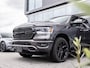 Dodge Ram 1500 5.7 V8 4x4 Crew Cab Night Edition | Pano-Dak | Groot Navi | Elektrisch Sidebars