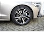Volvo V60 2.0 B4 Plus Dark | Park Assist | Stuur- stoelverwarming | Pilot Assist | Elektrische- geheugenstoelen