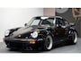 Porsche 911 930 3.5 Twin Turbo Coupé "Outlaw!" Volledig gerestaureerd en gereviseerd, MARTINI Racing livery, volledig xPell, UNIEK!!