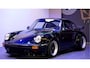 Porsche 911 930 3.5 Twin Turbo Coupé "Outlaw!" Volledig gerestaureerd en gereviseerd, MARTINI Racing livery, volledig xPell, UNIEK!!