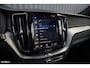 Volvo XC60 2.0 T8 Twin Engine AWD R-Design | Apple carplay | Trekhaak | Panorama | Adaptieve cruise |