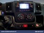 Peugeot Boxer 2.2 BlueHDi 120pk L1H1 Euro6 Airco | Camera | Navigatie | Trekhaak | Cruisecontrol Parkeersensoren, Bijrijdersbank