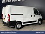 Peugeot Boxer 2.2 BlueHDi 120pk L1H1 Euro6 Airco | Camera | Navigatie | Trekhaak | Cruisecontrol Parkeersensoren, Bijrijdersbank