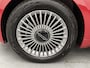 Fiat 500 EV Urban 42 kWh | Navigatie via Apple Carplay/Android Auto | Achteruitrijcamera | Parkeersensoren Voor en Achter | Verwarmde Sportstoelen | Keyless Entry/Start | LED Koplampen | Dodehoek Detectie | Climate Control | Cruise Control | 16" Lichtmetalen Velgen |