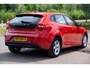 Volvo V40 2.0 Kinetic Business LEER AIRCO CLIMATE PDC RIJKLAAR BOVAG GARANTIE