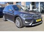 BMW X1 xDrive25e PHEV Executive Edition LEER TREKHAAK-AFN HUD CAMERA CRUISE DAB NAVI STOELVERWARMING 2XPDC CLIMA ELEC-KOFFERBAK 18"LMV