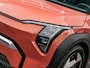 Kia EV3 Plus Advanced 81.4 kWh ANWB Private Lease v.a.€ 569,- l Direct beschikbaar | 600km Rijbereik | Navi | 19" | Adapt. Cruise | Clima | Schuif/Kanteldak | Stoel&Stuurverw. | Priv Glass | BSM | Harman Kardon |