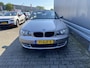 BMW 1-Serie Cabrio 118i High Executive 133Dkm.NAP, AUTOMAAT, Leer, Clima, CC, LM, Afn.Trekh, nw. APK – Inruil Mogelijk –
