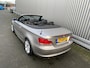 BMW 1-Serie Cabrio 118i High Executive 133Dkm.NAP, AUTOMAAT, Leer, Clima, CC, LM, Afn.Trekh, nw. APK – Inruil Mogelijk –