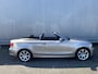 BMW 1-Serie Cabrio 118i High Executive 133Dkm.NAP, AUTOMAAT, Leer, Clima, CC, LM, Afn.Trekh, nw. APK – Inruil Mogelijk –