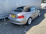 BMW 1-Serie Cabrio 118i High Executive 133Dkm.NAP, AUTOMAAT, Leer, Clima, CC, LM, Afn.Trekh, nw. APK – Inruil Mogelijk –