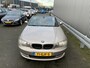 BMW 1-Serie Cabrio 118i High Executive 133Dkm.NAP, AUTOMAAT, Leer, Clima, CC, LM, Afn.Trekh, nw. APK – Inruil Mogelijk –