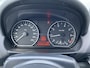 BMW 1-Serie Cabrio 118i High Executive 133Dkm.NAP, AUTOMAAT, Leer, Clima, CC, LM, Afn.Trekh, nw. APK – Inruil Mogelijk –
