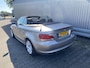 BMW 1-Serie Cabrio 118i High Executive 133Dkm.NAP, AUTOMAAT, Leer, Clima, CC, LM, Afn.Trekh, nw. APK – Inruil Mogelijk –