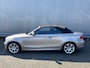 BMW 1-Serie Cabrio 118i High Executive 133Dkm.NAP, AUTOMAAT, Leer, Clima, CC, LM, Afn.Trekh, nw. APK – Inruil Mogelijk –