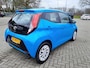 Toyota Aygo 1.0 VVT-i x-play mooie complete Aygo in het blauw !