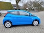 Toyota Aygo 1.0 VVT-i x-play mooie complete Aygo in het blauw !