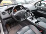 Peugeot 3008 130 Pk Benzine * Hele Luxe Allure * TOPONDERHOUDEN !!! NIEUWE APK * * Panoramadak * Trekhaak * Zwart Lederen Bekleding * Stoelverwarming * Navigatie * Achteruitrij Camera * Head Up Display * Vingerhoets; Vierde Generatie Eersteklas Service !