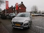 Peugeot 3008 130 Pk Benzine * Hele Luxe Allure * TOPONDERHOUDEN !!! NIEUWE APK * * Panoramadak * Trekhaak * Zwart Lederen Bekleding * Stoelverwarming * Navigatie * Achteruitrij Camera * Head Up Display * Vingerhoets; Vierde Generatie Eersteklas Service !