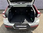 Volvo EC40 Extended Range Plus | Google | Longe Range | Adaptieve Cruise | Stoel-/Stuurverwarming | Luxe Bekleding | Panoramadak | Warmtepomp | Elek. Achterklep | Zitverlenging | 20" LM