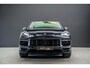 Porsche Cayenne Coupé 4.0 640pk Turbo GT |carbon exterieurpakket|oranje remklauwen en oranje stiksels|softclose|meesturende achteras|keramisch|carbon dak|zwarte pdls koplampen|stoelventilatie|blind spot|sport chrono|