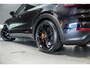 Porsche Cayenne Coupé 4.0 640pk Turbo GT |carbon exterieurpakket|oranje remklauwen en oranje stiksels|softclose|meesturende achteras|keramisch|carbon dak|zwarte pdls koplampen|stoelventilatie|blind spot|sport chrono|