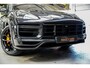 Porsche Cayenne Coupé 4.0 640pk Turbo GT |carbon exterieurpakket|oranje remklauwen en oranje stiksels|softclose|meesturende achteras|keramisch|carbon dak|zwarte pdls koplampen|stoelventilatie|blind spot|sport chrono|